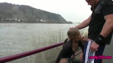 Teeny orgy groupe sexe riverside !