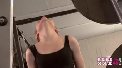 Une petite australienne se tape son prof de gym