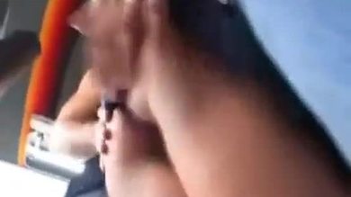 Jade blonde bus public pelotage