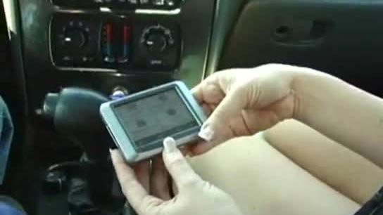 Une milf excitée vole le petit ami de sa fille.