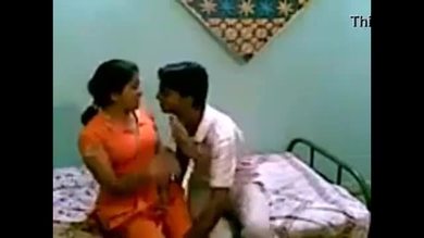 Un jeune devar baise la villageoise bhabhi