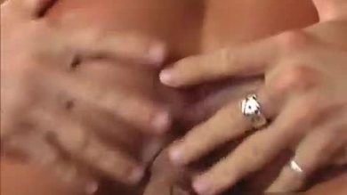 Carmen apporte une touche latine à la deuxième scène.