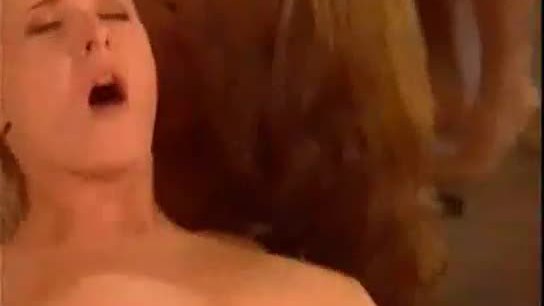 Fête d'anniversaire avec du sexe en groupe