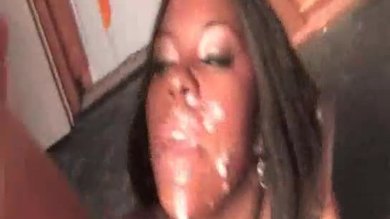 Bébé noire veut du sperme blanc