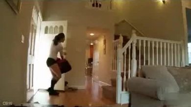 Une mère et sa fille forcées par un couple