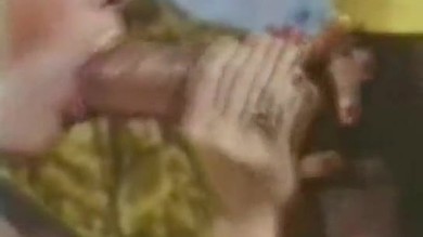 Une chatte de monstre dans une belle chatte