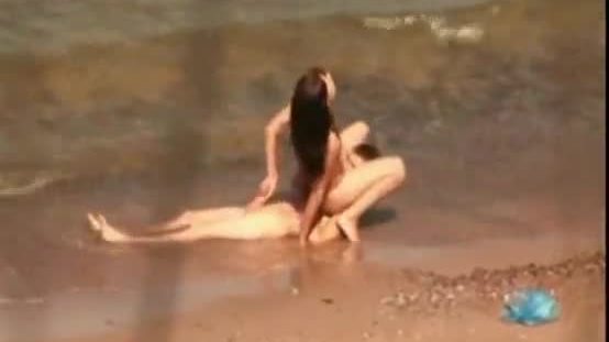 Thesandfly cum lovin' ; beach girls !