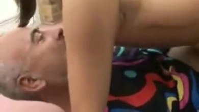 La fille d'un père photographe reçoit une prime