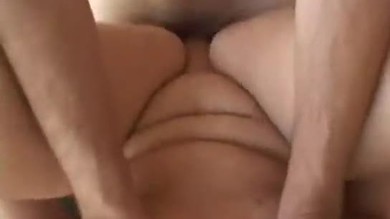 Adulte joufflu devant la maison www.beeg18.com