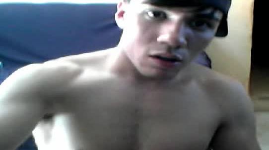 Se branler sur la webcam soloboy bru