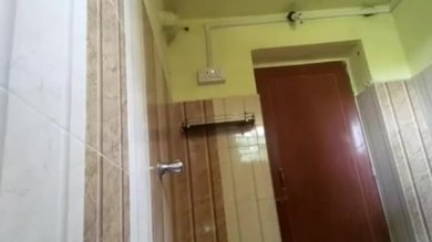 Indienne avec de gros seins, fille de la douche.