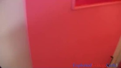 Une salope pourrie gâtée qui s'est fait enculer et a reçu un masque.