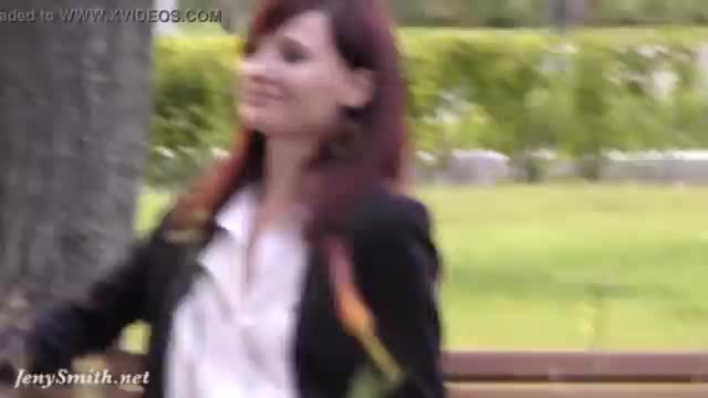 C'est le mauvais moment pour lui demander de sortir avec toi. Pris en train de porter un pantalon sans entrejambe.