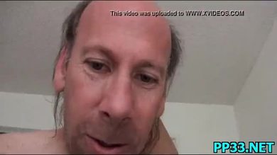 Sexy sexy prend ses gros seins naturels