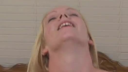 Salope blonde sexy - kitty