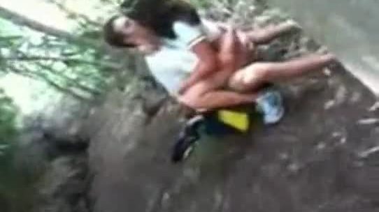 Étudiants ngewe voyeur dans les bois