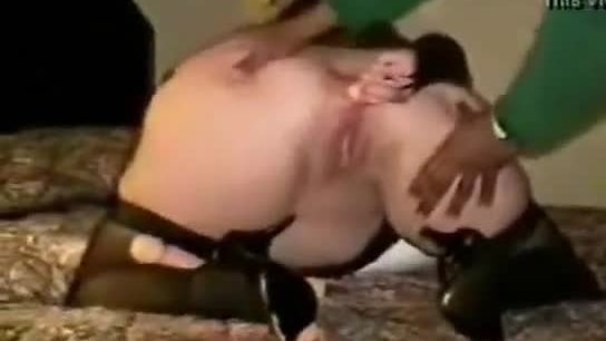 Bouchon de cul dans la bouche pt1