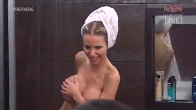 Annina hors de la douche