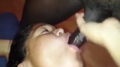 Une fille espagnole donnant une bonne tête