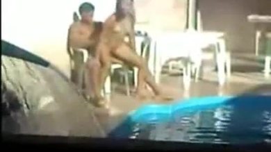Mes voisins baisent dans la piscine - putariatubetv.blogspot.com