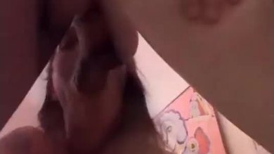 Une salope amateur à la poitrine généreuse se faisant baiser à peine.