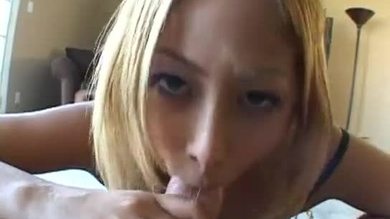 Kat - une jeune fille latino très sexy qui se fait enculer dans le cul.