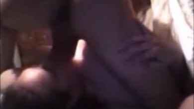 Milf mom obtient la gorge fuck gaging sur la bite & ; cum