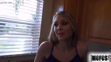 7230596 mofos com - lily rader - je connais cette fille
