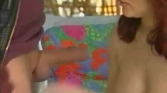Une rousse forcée à sucer