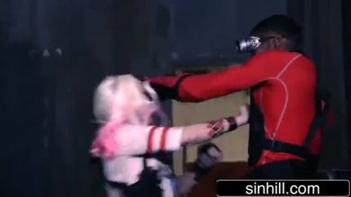 Suicide squad xxx parody - aria alexander en tant que harley quinn