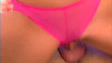 Suzanna spring baisée dans une chatte rose