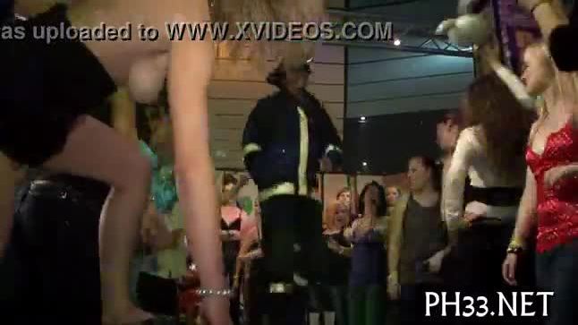 Baise très chaude en club
