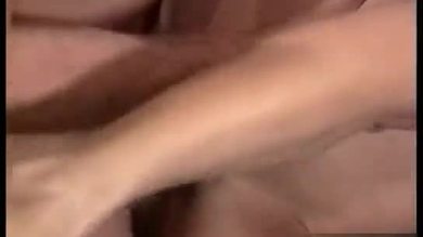 Abbey Gale est une secrétaire blonde et mature qui prend