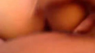 Adolescente indienne mignonne en train de chevaucher une bite à la maison