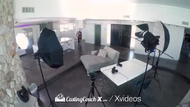 Castingcouch-x une ado savoureuse baise un agent de casting