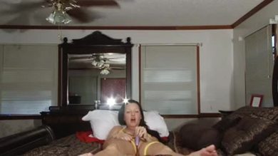 Christina modèle se masturbant