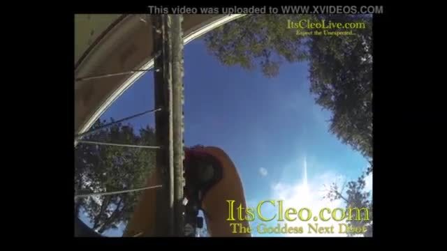 Une incroyable course de vélo nu go pro !