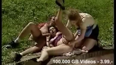 Sexe en groupe en plein air
