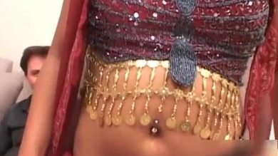 Une salope arabe sexy qui s'excite