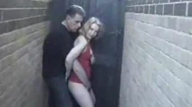 Sexe en plein air avec ma voisine Kelly