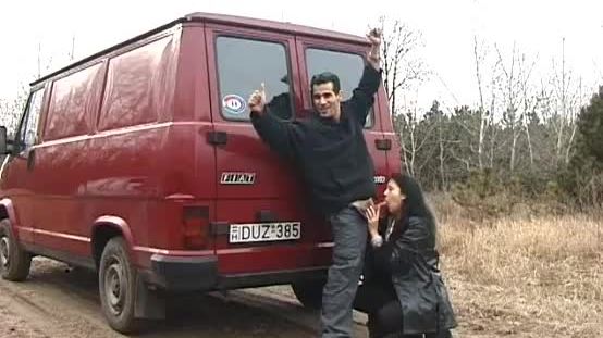 Une brune baisée dans la rue