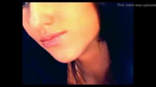 Belle fille webcam avitty doigter sa chatte serrée 1