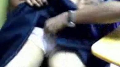 Indian-jaipur-cybercafe-scandale-girl-get-boobs-exposed-and-pussy-fingered