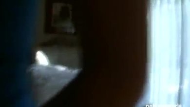 Une petite amie aime baiser avec l'ami de son petit ami.