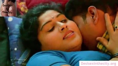 Supriya shailaja offre des cadeaux à la chatte et du sexe à adit
