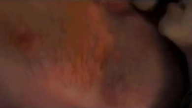 Julian se fait branler par une blonde
