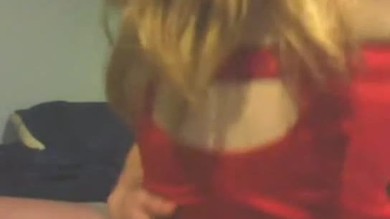 Une belle blonde qui se fait pilonner en levrette en brûlant un chameau.