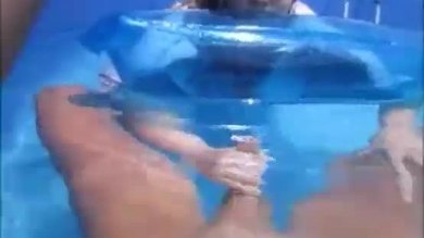 Une méchante mère branle son beau-fils dans une piscine - voir plus sur cum2her.com