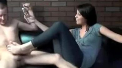 3032717 cousine footjob en leggings sexy et serrés
