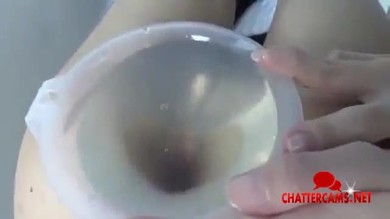 Des lesbiennes japonaises pissant en direct